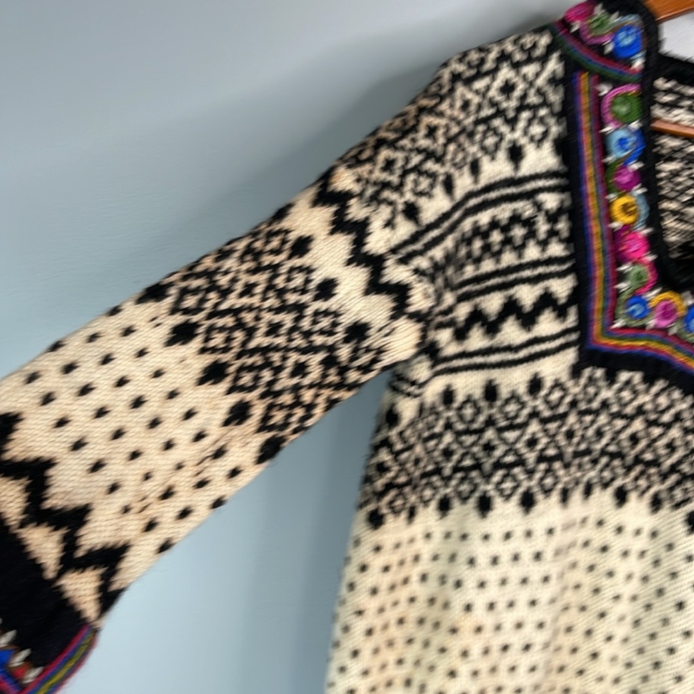Hand Crafted Cream and Black Embroidered V-Neck Sweater - Picture 5 of 12
